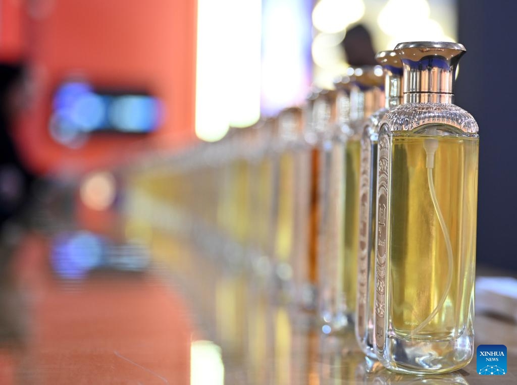 This photo taken on April 22, 2025 shows perfumes on display during a perfume exhibition in Hawalli Governorate, Kuwait. The perfume exhibition opened here on Tuesday and will last until May 5. (Photo: Xinhua)