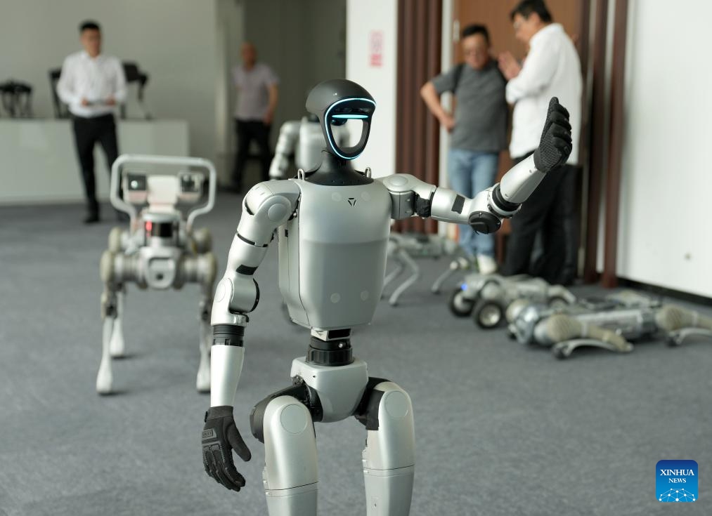 A Unitree G1 humanoid robot blows a kiss at an exhibition hall of Unitree Robotics in Hangzhou, east China's Zhejiang Province, April 23, 2025. The Unitree G1 humanoid robot demonstrated a series of newly updated actions Wednesday in Hangzhou. (Photo: Xinhua)