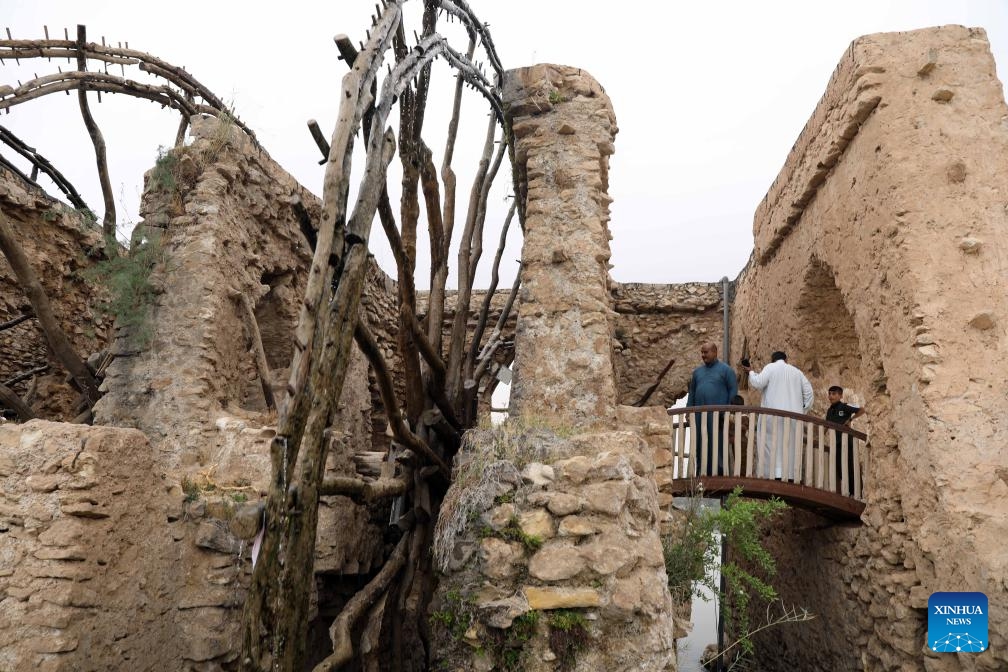 Visitors view Iraqi traditional waterwheels made from tree branches on the banks of the Euphrates River in Anbar Province, Iraq, April 21, 2025. (Photo: Xinhua)