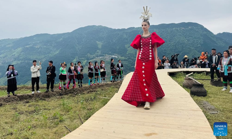 A model participates in a fashion show in the terraced fields of Jiabang in southwest China's Guizhou Province, April 26, 2025. (Photo: Xinhua)