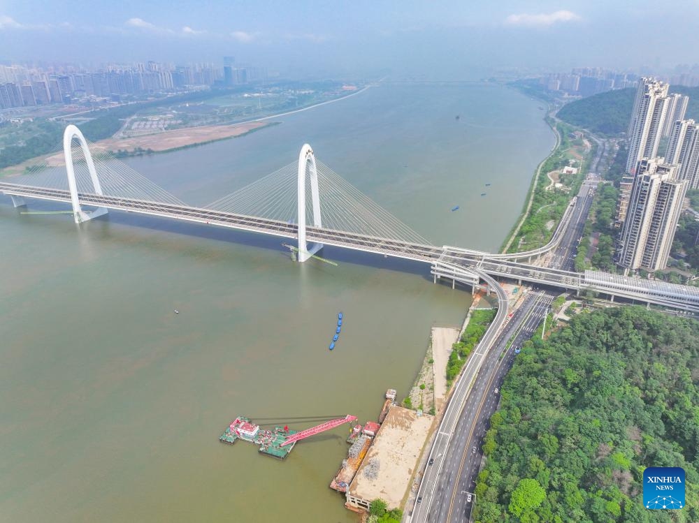 An aerial drone photo taken on April 28, 2025 shows a view of the Xinglianlu grand bridge in Changsha, central China's Hunan Province. The Xinglianlu grand bridge in Changsha started trial operation on Monday. The infrastructure spans a total length of 5.475 kilometers, with the main bridge over the Xiangjiang River measuring 4.96 kilometers. It features eight lanes for bi-directional traffic and serves as a vital east-west thoroughfare in the northern urban area of Changsha. The bridge is expected to significantly alleviate traffic congestion on the city's north second ring road. (Photo: Xinhua)