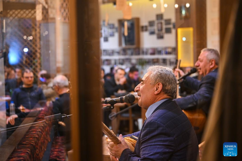 Minstrels perform at a restaurant in Erzurum, Türkiye, April 27, 2025. The minstrelsy tradition is a unique art form in Türkiye. Minstrels usually play the saz to accompany themselves, and perform by reciting poems, telling stories and improvising songs. (Photo: Xinhua)