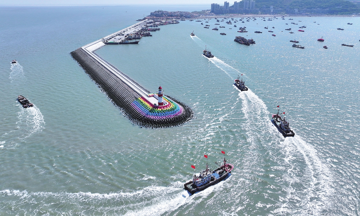 Fishing boats return to harbors in Lianyungang, East China's Jiangsu Province, on April 29, 2025, ahead of the annual summer fishing moratorium. The 2025 moratorium, spanning China's Bohai Sea, Yellow Sea, East China Sea, and part of the South China Sea, will commence on May 1, 2025. Photo: VCG
