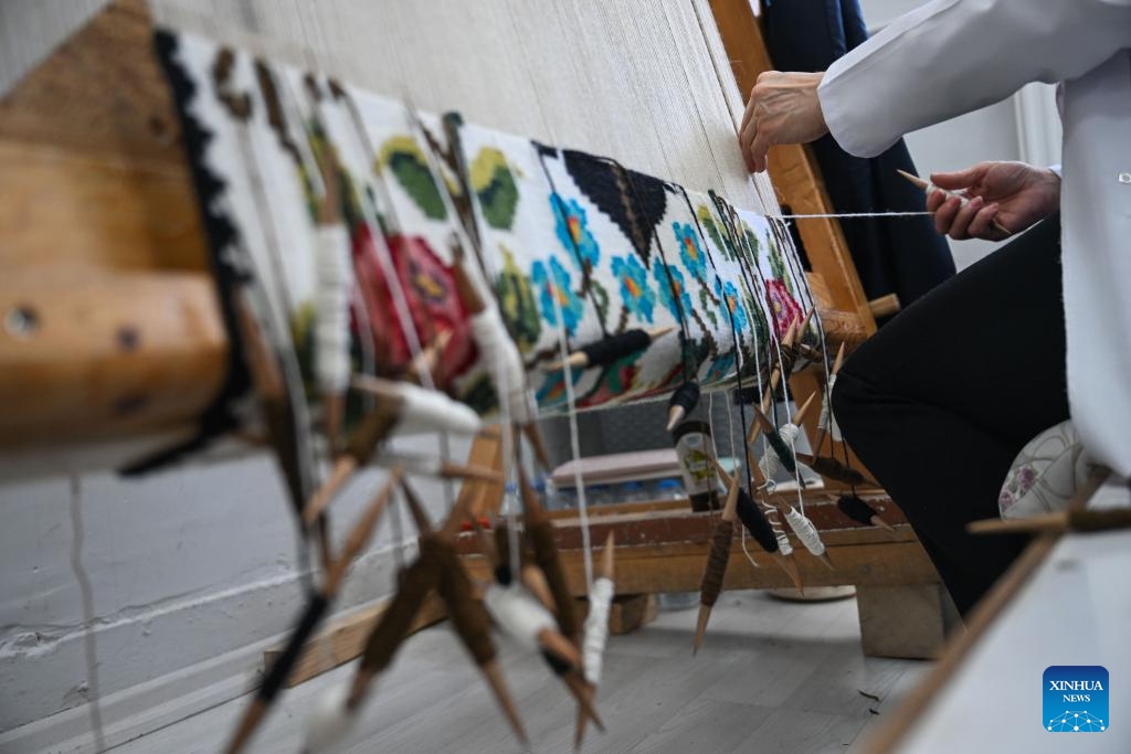 A worker does textile work at the Erzurum Maturation Institute in Erzurum, Türkiye, on April 25, 2025. Erzurum, a province in northeastern Türkiye, has a long-standing tradition of wool weaving. Since the 1850s, Ehram, a finely spun wool fabric, has become a renowned local specialty. The production of Ehram involves multiple intricate processes. Initially utilized for women's garments, it has since been adapted for a variety of accessories, including handbags and belts. (Photo: Xinhua)