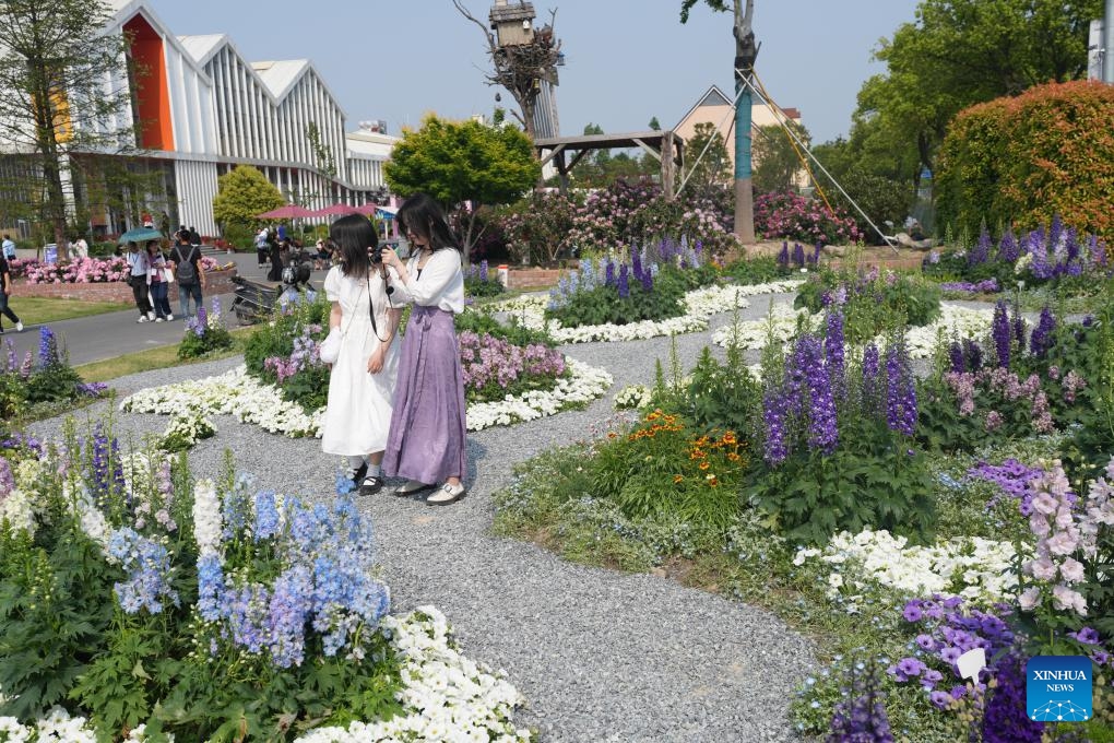 Visitors view flowers during the 2025 World Garden Show in Haining City, east China's Zhejiang Province, April 28, 2025. The event kicked off here on Monday with a total exhibition area of 500,000 square meters. (Photo: Xinhua)
