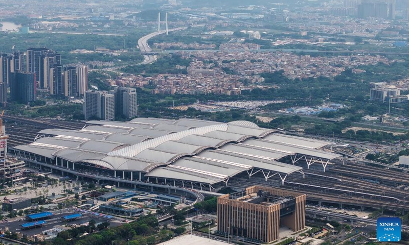 An aerial drone photo taken on April 28, 2025 shows the Guangzhou South Railway Station, which will be linked via a linking-up line with Guangzhou Railway Station in Guangzhou, south China's Guangdong Province. The construction of the linking-up line connecting Guangzhou Railway Station and Guangzhou South Railway Station has recently been accelerated. The linking-up line will improve the transportation accessibility of the city after its completion. (Photo: Xinhua)