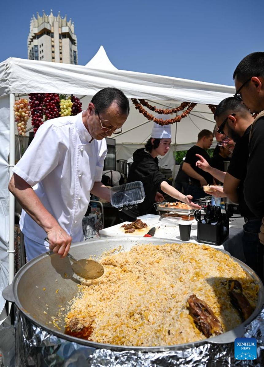 A vendor prepares pilaf during a festival celebrating Kazakhstan's National Unity Day in Almaty, Kazakhstan, on May 1, 2025. Photo: Xinhua