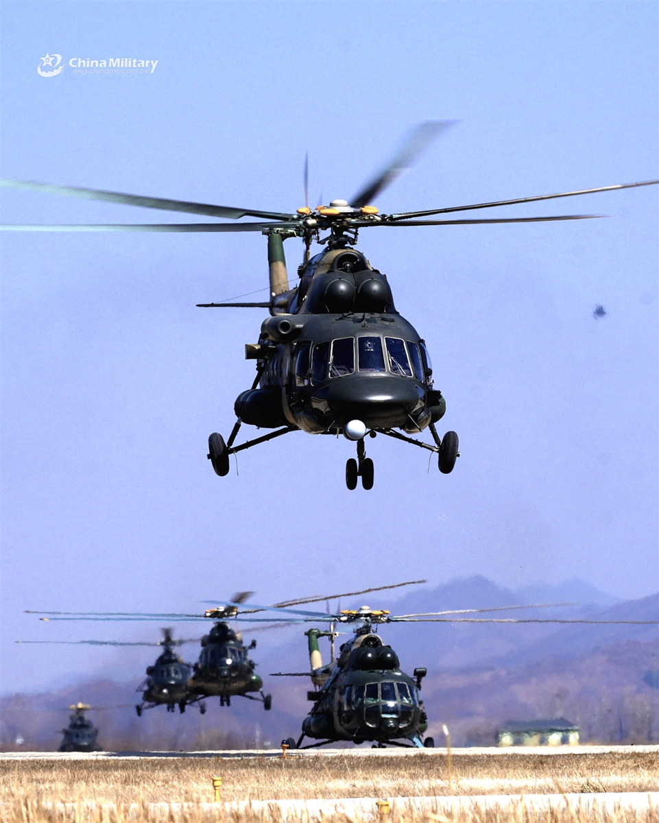 A group of transport helicopters attached to an army aviation brigade under the Chinese PLA 79th Group Army lift off successively during a flight training exercise. (eng.chinamil.com.cn/Photo by Qi Dong and Wang Lijun)