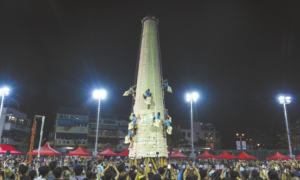 Participants take part in a bun scrambling competition during the Bun Festival in Cheung Chau Island in Hong Kong, on May 6, 2025. Photo: VCG