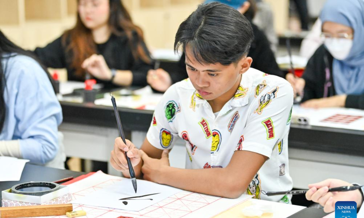 Students from University of Malaysia Sarawak (UNIMAS) practice Chinese calligraphy at Vocational and Technical College of Inner Mongolia Agricultural University in Baotou, north China's Inner Mongolia Autonomous Region, May 9, 2025. A total of 21 UNIMAS students on Friday attended here hands-on studio workshops featuring traditional Chinese culture and technical training. (Xinhua/Ma Jinrui)