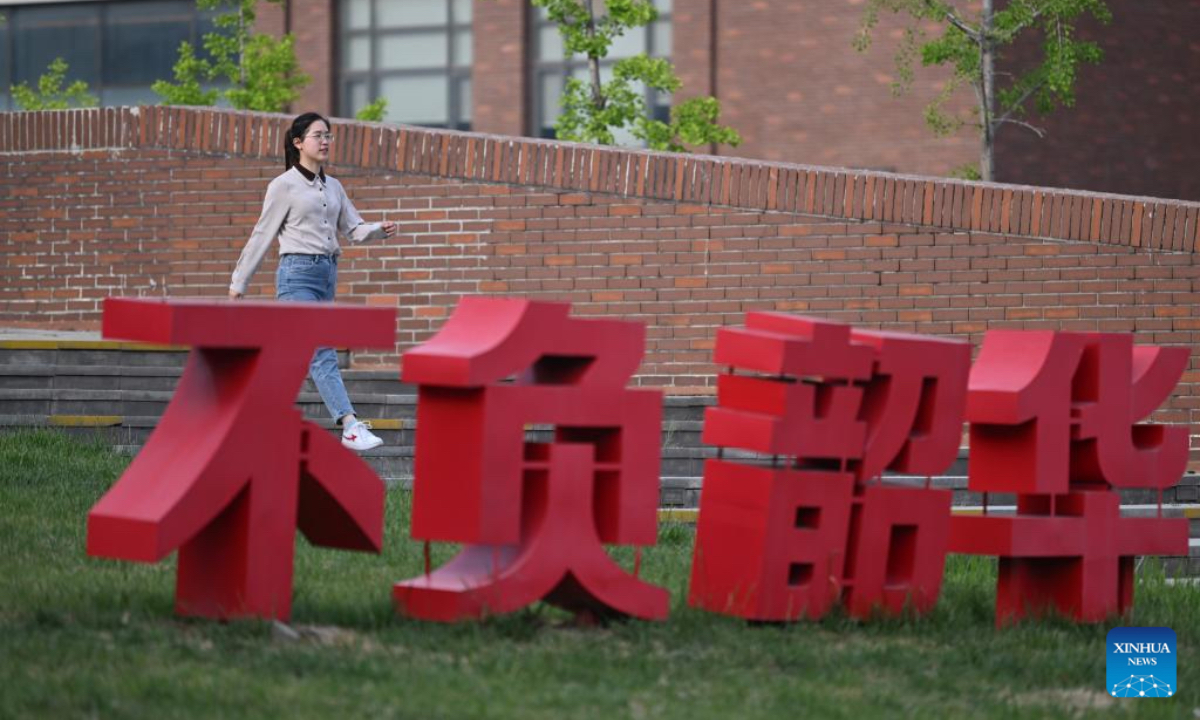 Yang Yali walks in the Jinnan Campus of Nankai University in north China's Tianjin, May 7, 2025. (Xinhua/Li Ran)