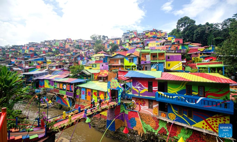 This photo shows a view of Katumbiri village known for its colourful houses in Bandung, West Java, Indonesia, May 7, 2025. (Photo: Xinhua)