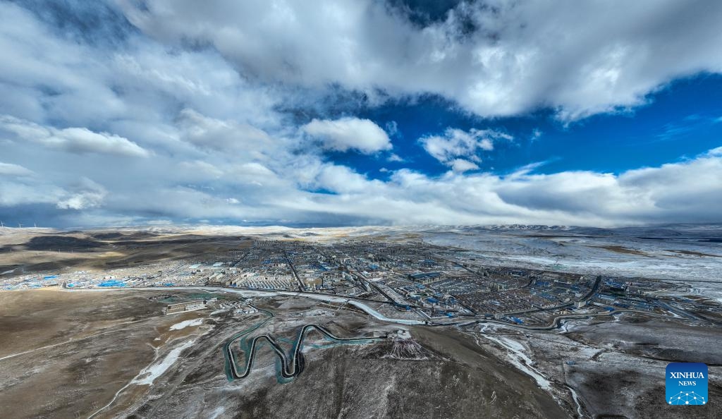 An aerial drone photo taken on Feb. 11, 2025 shows a view of downtown Nagqu, southwest China's Xizang Autonomous Region. (Photo: Xinhua)