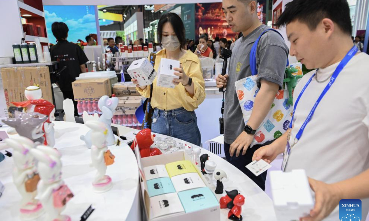 Visitors select blind boxes at the Chongqing exhibition zone during the 21st China (Shenzhen) International Cultural Industries Fair in Shenzhen, south China's Guangdong Province, May 22, 2025. The 21st China (Shenzhen) International Cultural Industries Fair opened Thursday in the southern Chinese metropolis of Shenzhen, offering an artificial intelligence (AI) exhibition area for the first time.

The five-day event is being held across eight exhibition halls -- three comprehensive spaces and five specialized areas. The specialized halls cover a broad array of fields, including international cultural trade, cultural tourism, art and design, film and gaming, and intangible cultural heritage. (Xinhua/Xiao Ennan)