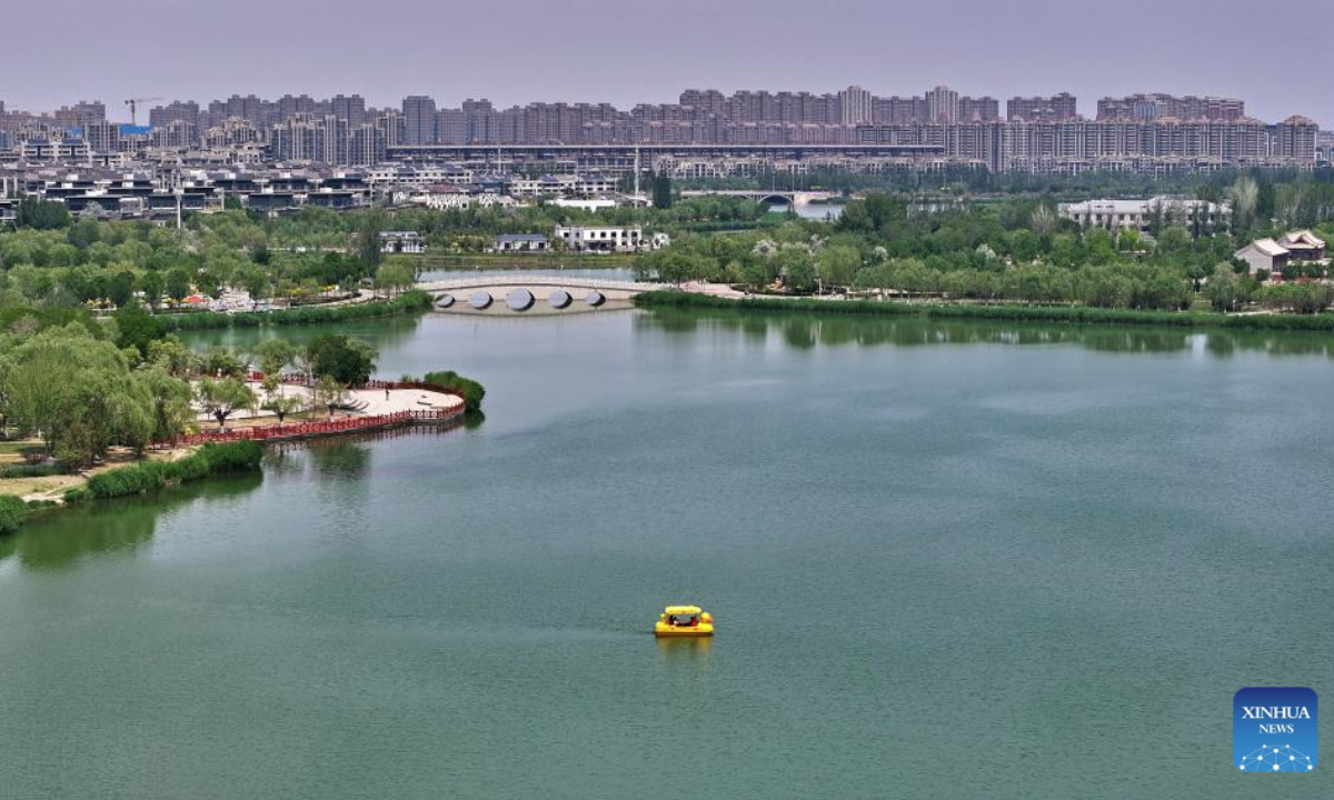 An aerial drone photo taken on May 25, 2025 shows people rowing a boat at Haibao park in Yinchuan, northwest China's Ningxia Hui Autonomous Region. (Xinhua/Wang Peng)