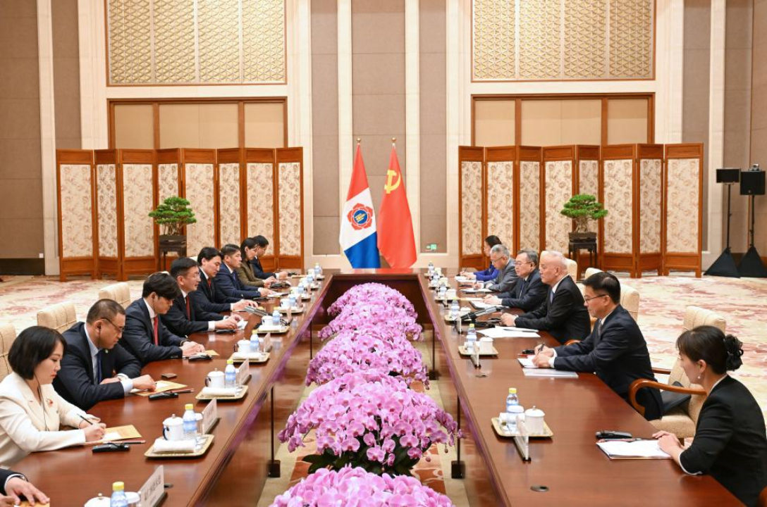 Cai Qi, a member of the Standing Committee of the Political Bureau of the Communist Party of China (CPC) Central Committee and a member of the Secretariat of the CPC Central Committee, meets with a delegation led by Yangug Sodbaatar, general secretary of the Mongolian People's Party, in Beijing, capital of China, May 14, 2025. (Xinhua/Rao Aimin)
