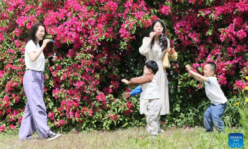 Parents play with their children in Leshan City, southwest China's Sichuan Province, May 10, 2025. (Photo by Li Huashi/Xinhua)