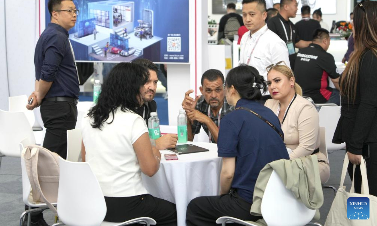 Foreign visitors talk with exhibitors at the 15th China (Guangrao) International Rubber Tire & Auto Accessory Exhibition in Dongying City, east China's Shandong Province, May 15, 2025. The exhibition kicked off here on Thursday, showcasing cutting-edge technologies and innovative products across the rubber tire industry.

Featuring over 800 exhibitors, the event has lured professional buyers from more than 70 countries and regions worldwide. (Xinhua/Xu Suhui)