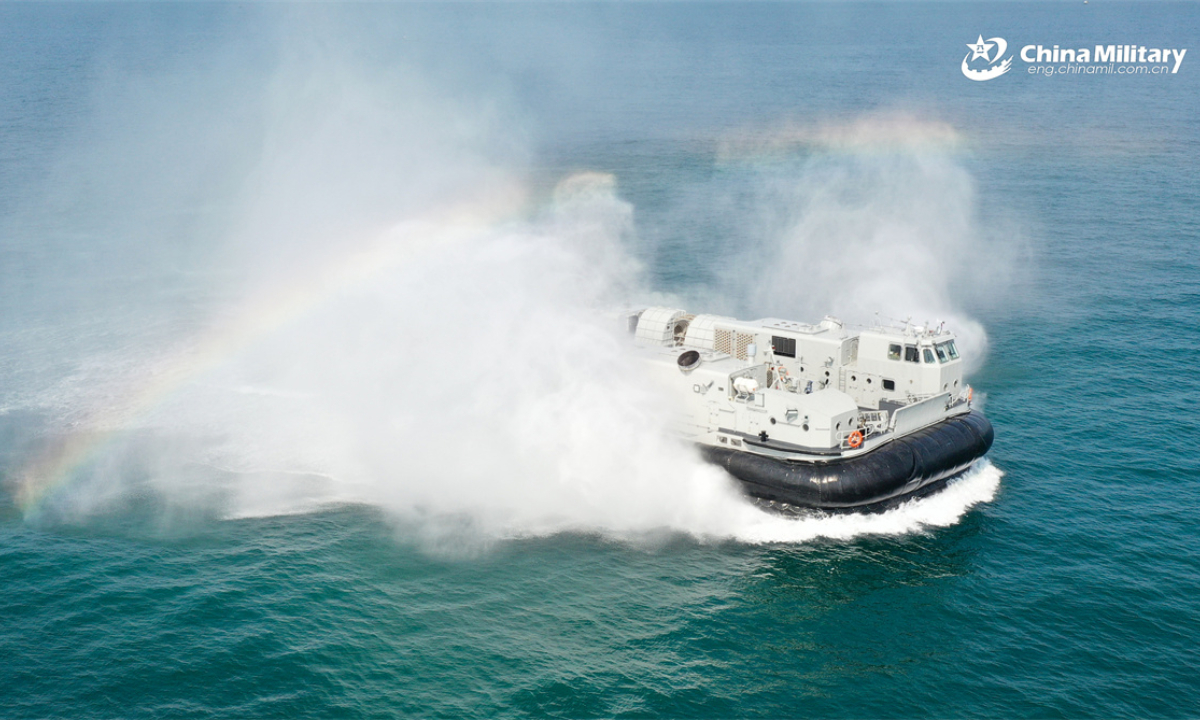 A landing craft air cushion (LCAC) attached to a landing ship group with the navy under the Chinese PLA Southern Theater Command steams to beach-head at lightning speed during a maritime training exercise. (eng.chinamil.com.cn/Photo by Mi Xuechao)