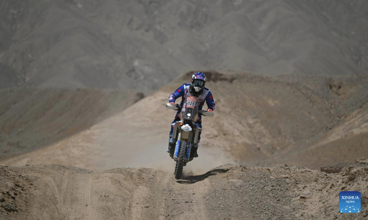 Rider Zhakeer Yakefu of China competes during during the qualifying race of the 2025 Taklimakan Rally in Aksu, northwest China's Xinjiang Uygur Autonomous Region, May 20, 2025. (Xinhua/Hu Huhu)