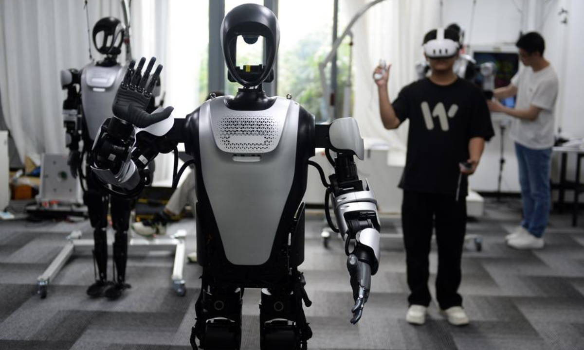 A staff member synchronizes robot actions at Leju Robotics in Shenzhen, south China's Guangdong Province, March 27, 2025. (Xinhua/Liu Yongzhen)