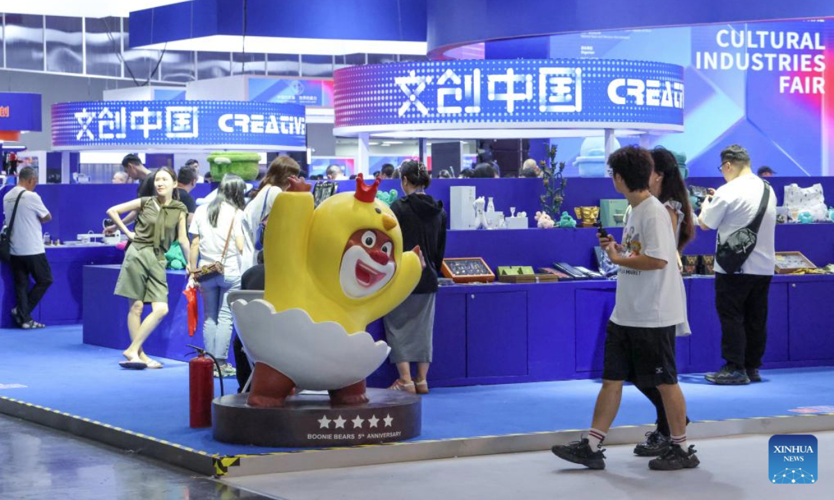 Visitors purchase products at the 21st China (Shenzhen) International Cultural Industries Fair in Shenzhen, south China's Guangdong Province, May 23, 2025. The 21st China (Shenzhen) International Cultural Industries Fair opened Thursday in the southern Chinese metropolis of Shenzhen, offering an artificial intelligence (AI) exhibition area for the first time.

The five-day event is being held across eight exhibition halls -- three comprehensive spaces and five specialized areas. The specialized halls cover a broad array of fields, including international cultural trade, cultural tourism, art and design, film and gaming, and intangible cultural heritage. (Xinhua/Liang Xu)