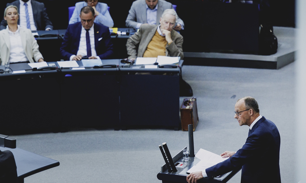 Friedrich Merz (CDU), Federal Chancellor, and the AfD parliamentary group, recorded during the first government statement in the German Bundestag as Federal Chancellor in Berlin, May 14, 2025. Photo: VCG