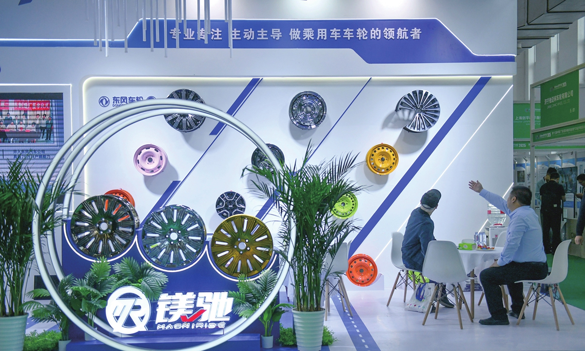 Leading tire expo 

A representative of a local auto parts manufacturer shows alloy wheels to a visitor at the 15th China (Guangrao) International Rubber Tire & Auto Accessory Exhibition, which opened in Guangrao, East China's Shandong Province, on May 15, 2025. The expo is participated by all the world's top 10 tire companies for the first time, and attracted buyers from over 70 countries and regions. Photo: VCG