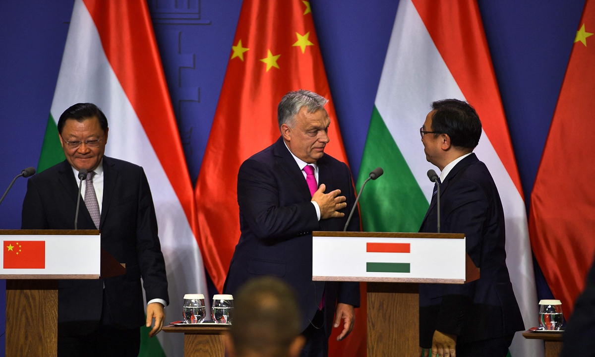 Hungary's Prime Minister Viktor Orban and China's Deputy Party Secretary and Governor of Guangdong Wang Weizhong (left) with BYD Group Chairman and President Wang Chuanfu (right) hold a press conference in the Prime Minister's Office in Carmelita Monastery in Budapest, Hungary, on May 15, 2025. Chinese carmaker BYD announced on Thursday that it plans to establish a European center in Hungary. Photo: VCG