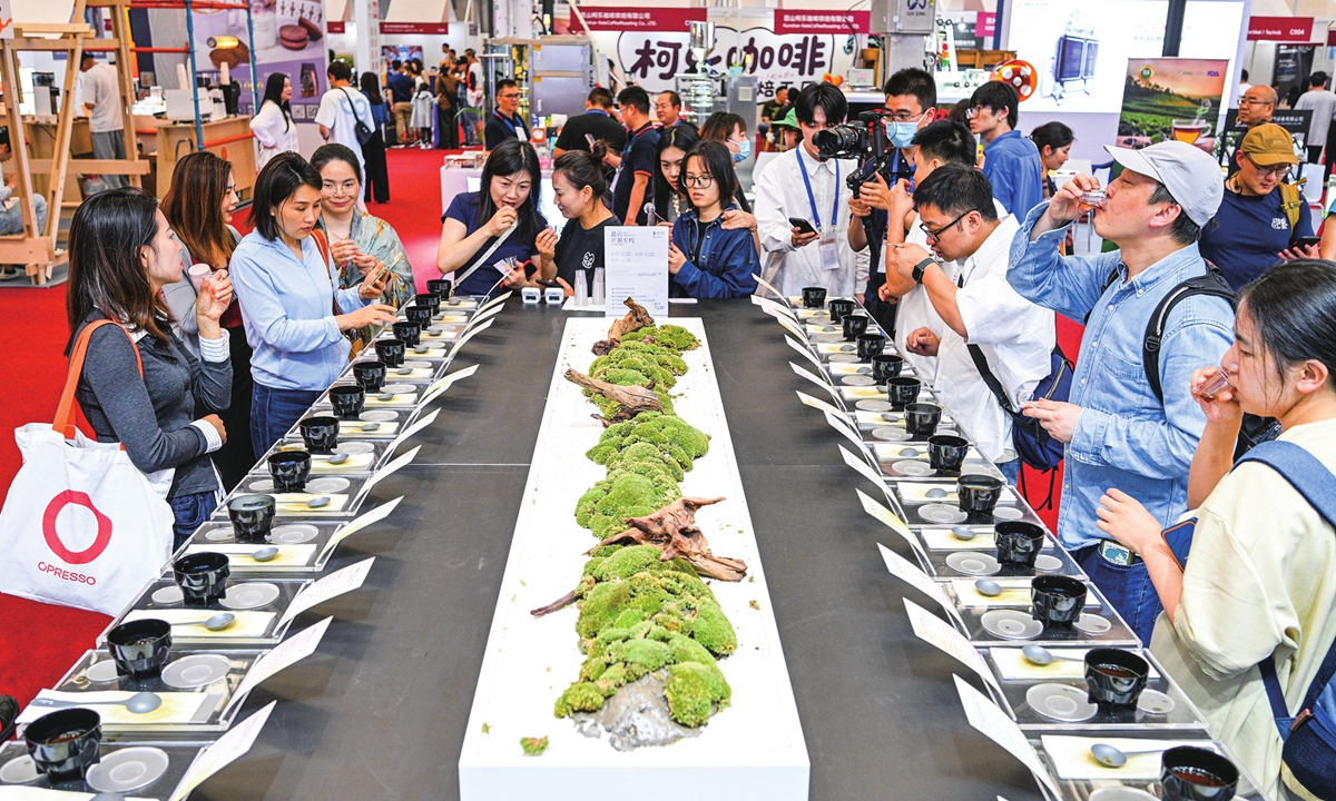Visitors taste coffee at the Kunshan International Fair for the Coffee Industry 2025 in Kunshan, East China's Jiangsu Province on May 16, 2025. The three-day expo brings together more than 500 exhibitors and brands from 17 major coffee-producing regions to explore innovations in supply chains, technology and global market dynamics. Photo: VCG