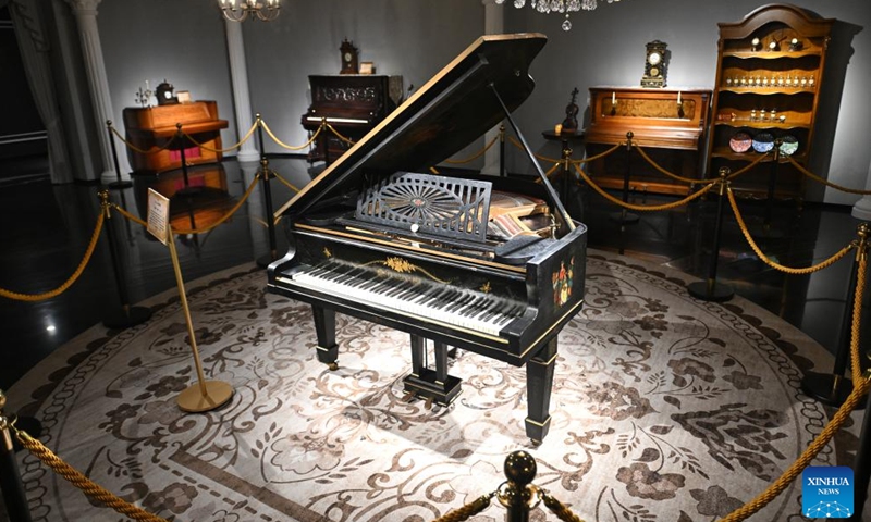 This photo taken on May 8, 2025 shows a German piano from early 20th century displayed at the Chengdu Xin Smart Music Museum in Chengdu, southwest China's Sichuan Province. Chengdu Xin Smart Music Museum, home to a collection of over 300 instruments from all over the world, is designed to enable an immersive experience for visitors. With technologies such as 3D imaging, holographic theatres, and digital scene restoration, it reflects virtual historical scenarios, tells stories behind music works, and sheds light on technology innovations in those instruments. (Photo: Xinhua)