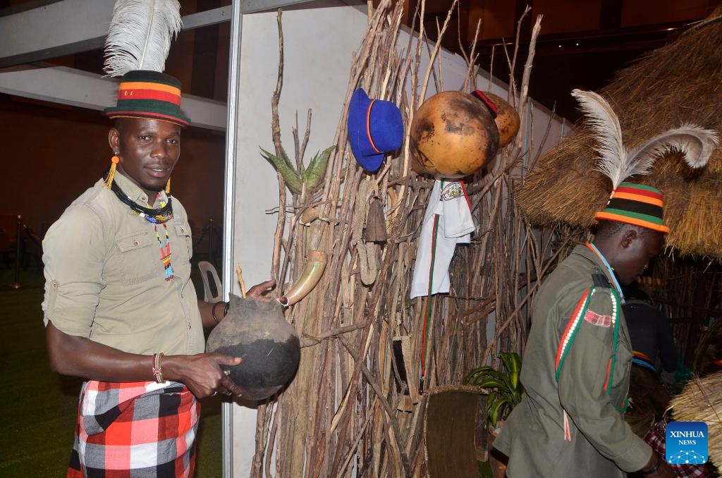 An exhibitor showcases a traditional pot at the three-day Pearl of Africa Tourism Expo in Kampala, Uganda, on May 21, 2025. The annual Pearl of Africa Tourism Expo, Uganda's premium tourism show, opened here on Wednesday as the East African country strives to boost tourist arrivals. (Photo by Nicholas Kajoba/Xinhua)