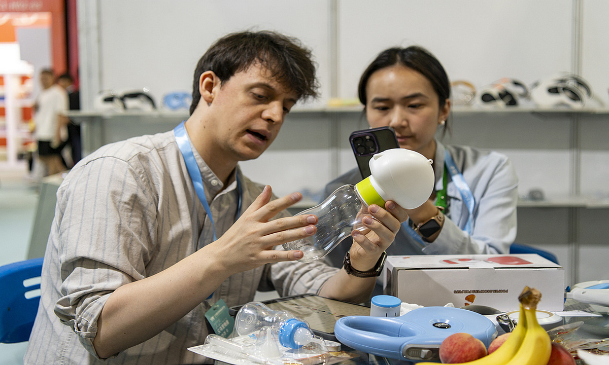 

Foreign and domestic merchants explore and negotiate purchasing deals at Yiwu International Pet Products Exhibition 2025 in Jinhua, East China's Zhejiang Province on May 23, 2025. Photo: VCG