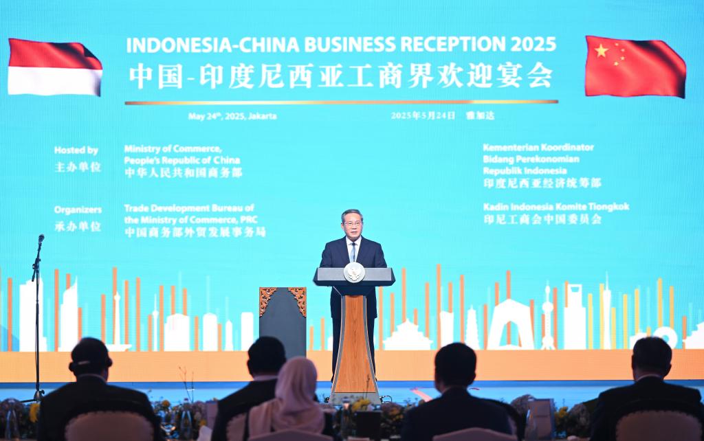 Chinese Premier Li Qiang addresses the Indonesia-China Business Reception 2025 in Jakarta, Indonesia, on May 24, 2025. Indonesian President Prabowo Subianto also attended the event. (Xinhua/Li Xiang)