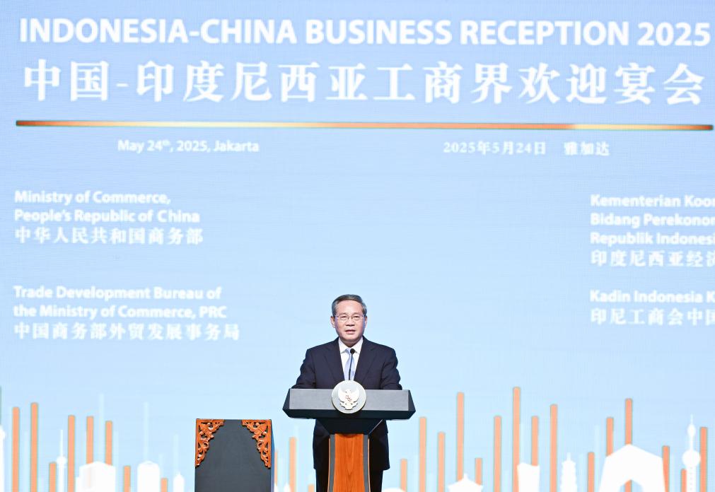 Chinese Premier Li Qiang addresses the Indonesia-China Business Reception 2025 in Jakarta, Indonesia, on May 24, 2025. Indonesian President Prabowo Subianto also attended the event. (Xinhua/Yan Yan)