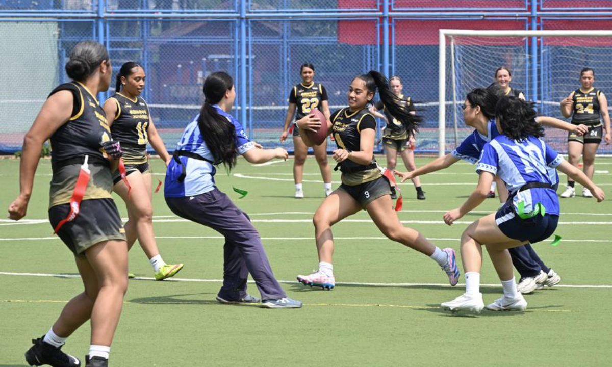 Students of Lincoln High School and Beijing National Day School compete during the NFL FLAG China-U.S. Youth Flag Football Exchange Event & Lincoln High School 2025 China Tour at Beijing National Day School in Beijing, capital of China, May 26, 2025. (Xinhua/Li He)