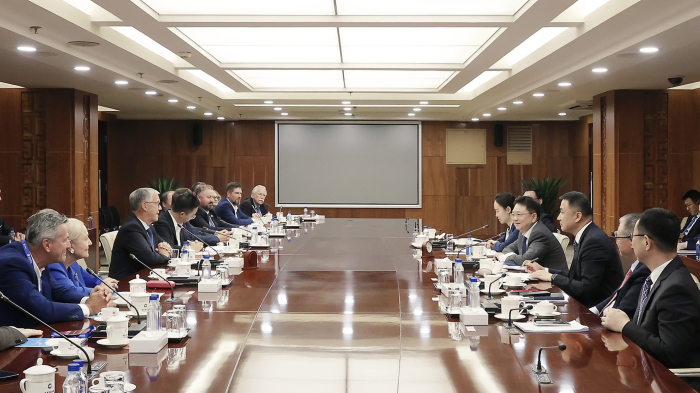 Ling Ji, vice minister of commerce and deputy China international trade representative meet a group of German small and medium-sized enterprises in Beijing on May 27, 2025.