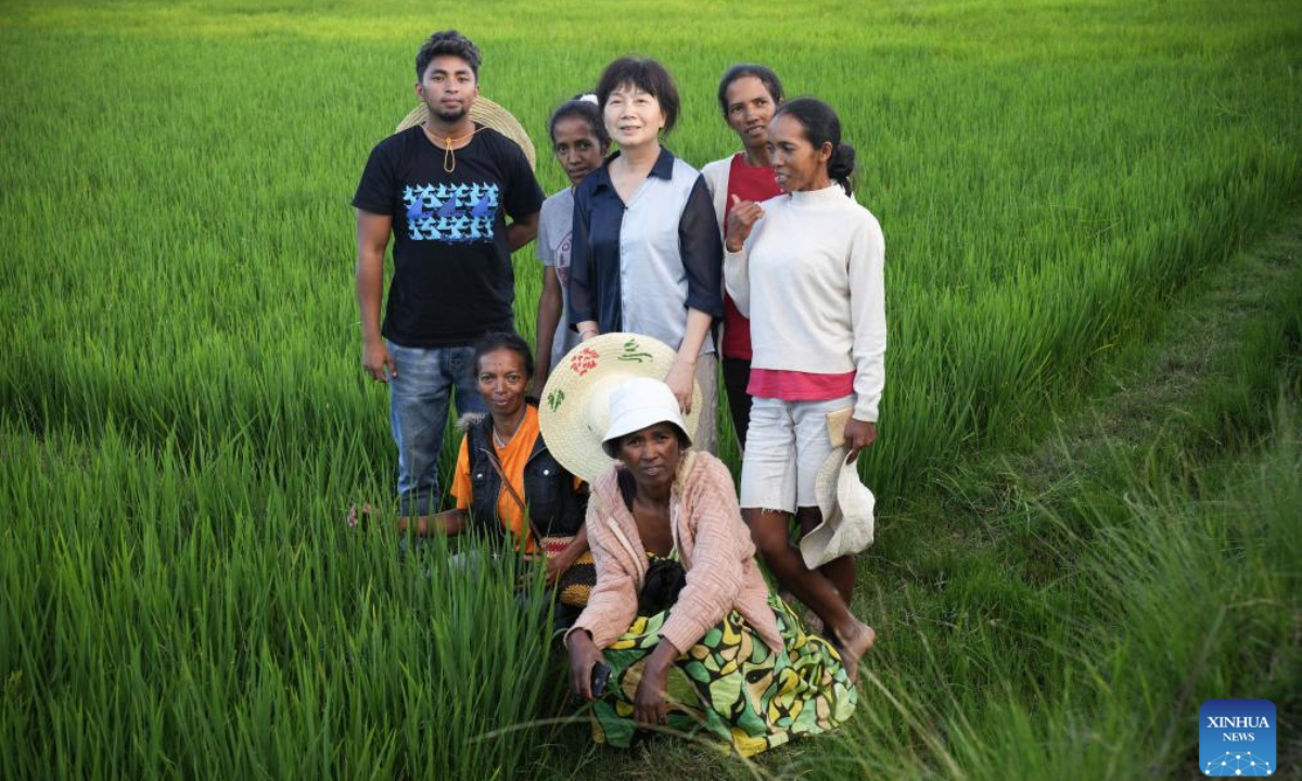 Chinese agricultural expert Song Chunfang (3rd R, back) poses with local residents in Anosiarivo, Madagascar, on March 25, 2025.(Xinhua/Li Yahui)