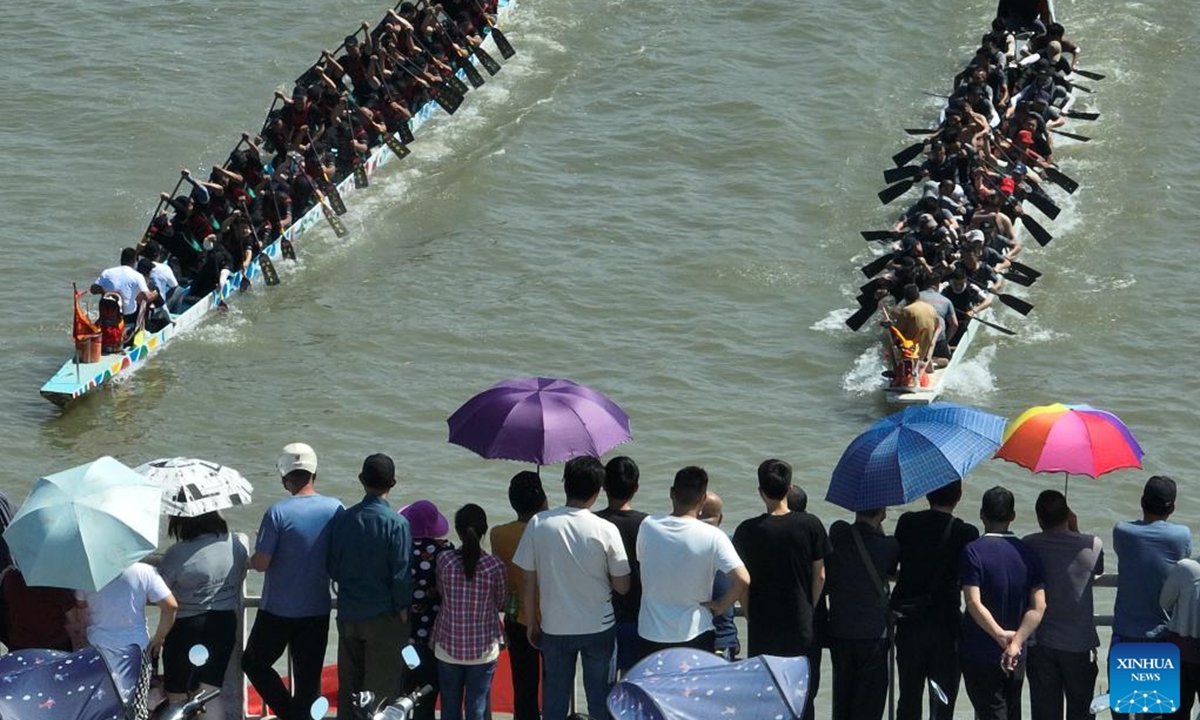 An aerial drone photo taken on May 31, 2025 shows teams competing in a dragon boat race on the Dazhang River in Minhou County, southeast China's Fujian Province. (Xinhua/Jiang Kehong)