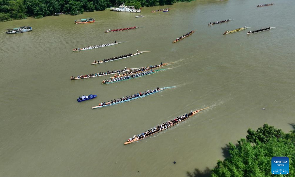 An aerial drone photo taken on May 31, 2025 shows teams competing in a dragon boat race on the Dazhang River in Minhou County, southeast China's Fujian Province. (Xinhua/Jiang Kehong)