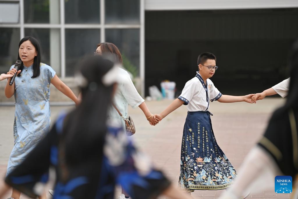 Volunteers and children play games on the Dragon Boat Festival at Huiai Farm in Yangliuqing Town, Xiqing District, north China's Tianjin, May 31, 2025. Huiai Farm covers an area of approximately 80 mu (about 5.33 hectares) and was jointly initiated and built by 8 families, whose children were diagnosed with autism or intellectual disabilities. (Xinhua)