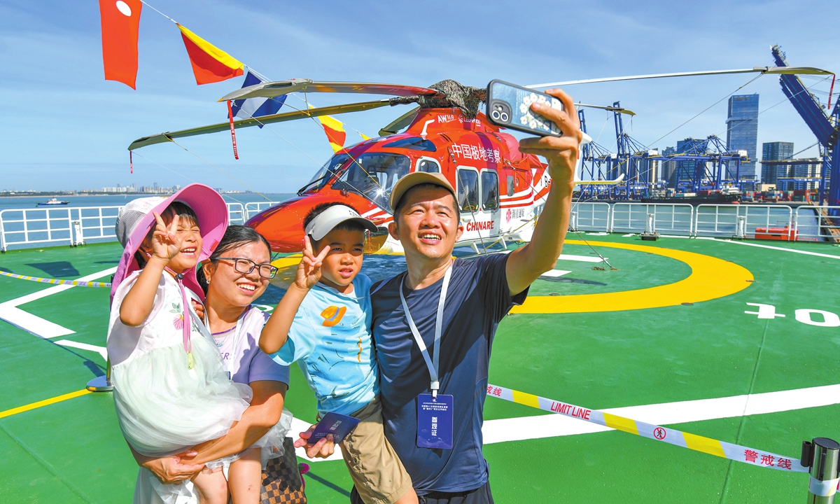 Visitors take pictures on the research icebreaker Xuelong 2 in Haikou, Hainan Province on June 2, 2025. The icebreaker has completed China's 41st Antarctic expedition mission and launched a 5-day public open day activity in Haikou. Photo: cnsphoto