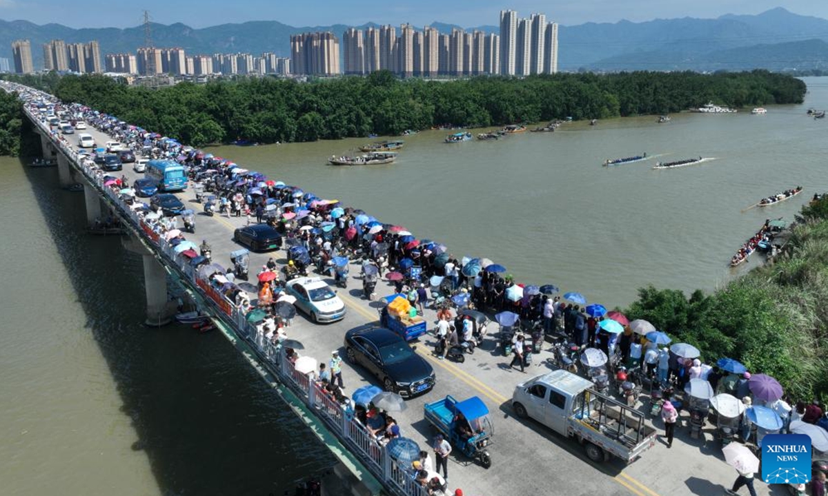 An aerial drone photo taken on May 31, 2025 shows teams competing in a dragon boat race on the Dazhang River in Minhou County, southeast China's Fujian Province. (Xinhua/Jiang Kehong)