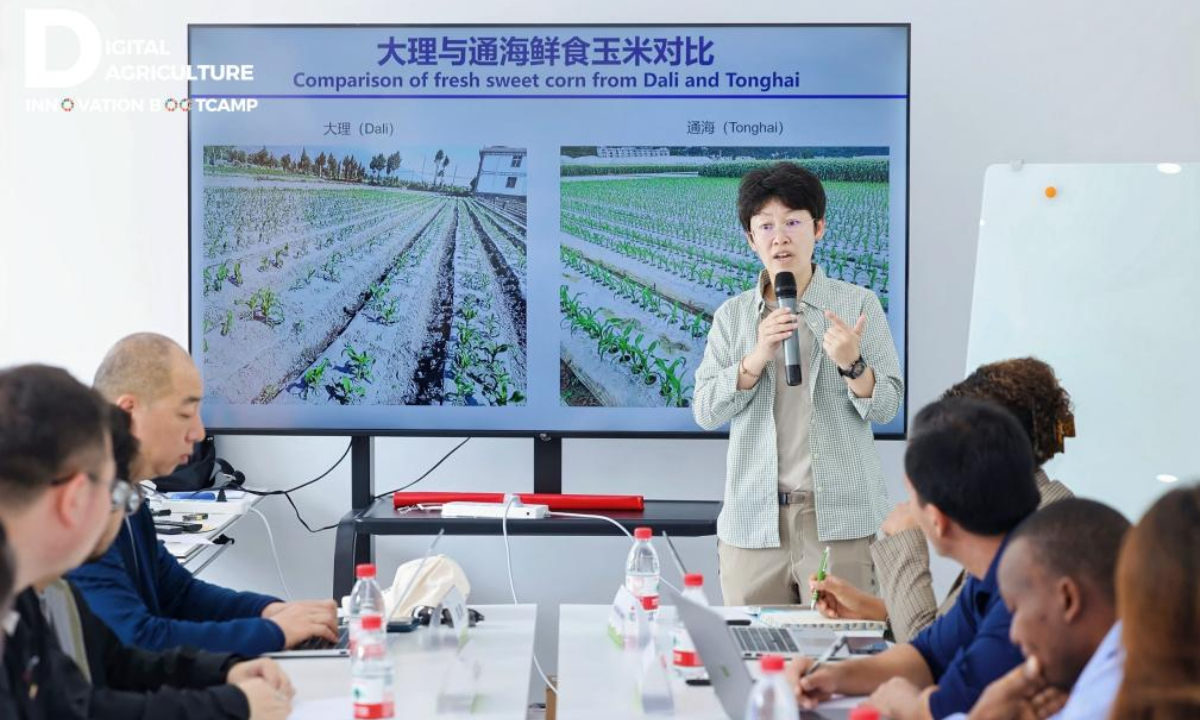 CAU Associate Professor Jin Kemo introduces the Nutrient Smart Management Platform to international agri-entrepreneurs. Photo: Fu Junhao