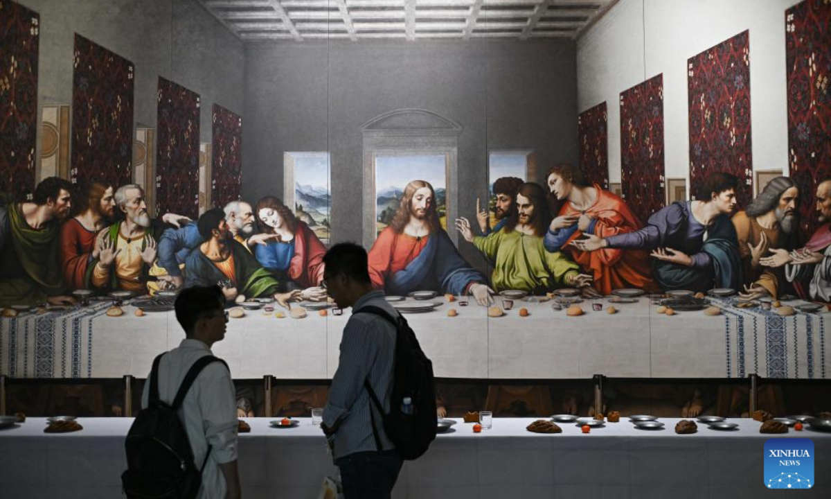 Visitors view the digitally restored version of Leonardo da Vinci's The Last Supper during the exhibition Harmony through Time and Space: How Leonardo da Vinci Created Concord between His Artistic and Scientific World and the Natural World at the Natural History Museum of China in Beijing, capital of China, June 5, 2025. The exhibition kicked off here on Thursday and will last until October 19. (Xinhua/Chen Zhonghao)