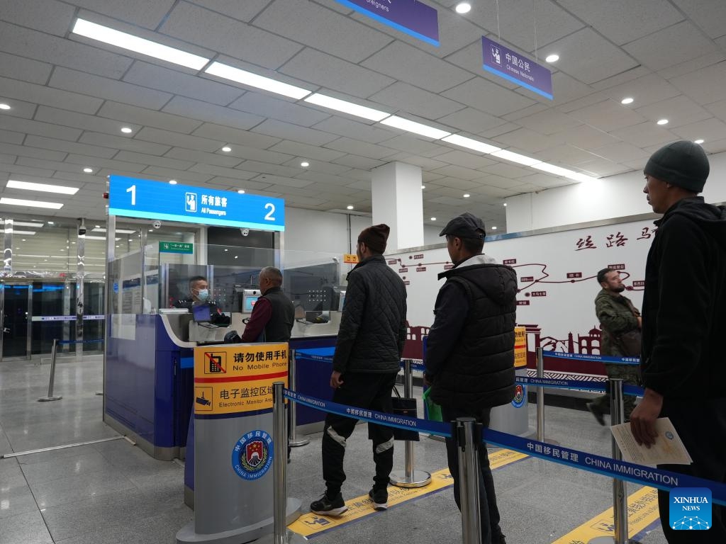 An immigration officer processes border entry procedures for drivers at Irkeshtam port in Wuqia County, Kirgiz Autonomous Prefecture of Kizilsu in northwest China's Xinjiang Uygur Autonomous Region, June 2, 2025. The Irkeshtam port in northwest China's Xinjiang Uygur Autonomous Region launched a trial of 24-hour freight clearance operations on Sunday, making it the second land port in the region and the first in southern Xinjiang to adopt such a system. This move is aimed at enhancing trade logistics between China and Central Asia, according to the local immigration inspection station. (Photo by Fei Qiang/Xinhua)