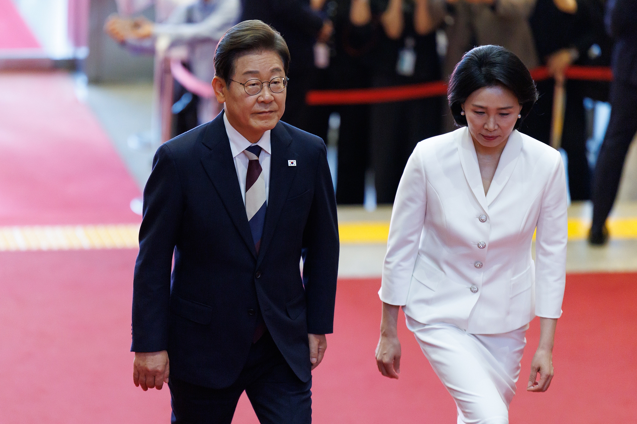 Lee Jae-myung, South Korea's president-elect, left, and his wife Kim Hye-gyeong arrive at the National Assembly for his inauguration in Seoul, South Korea, on Wednesday, June 4, 2025. Photo: VCG
