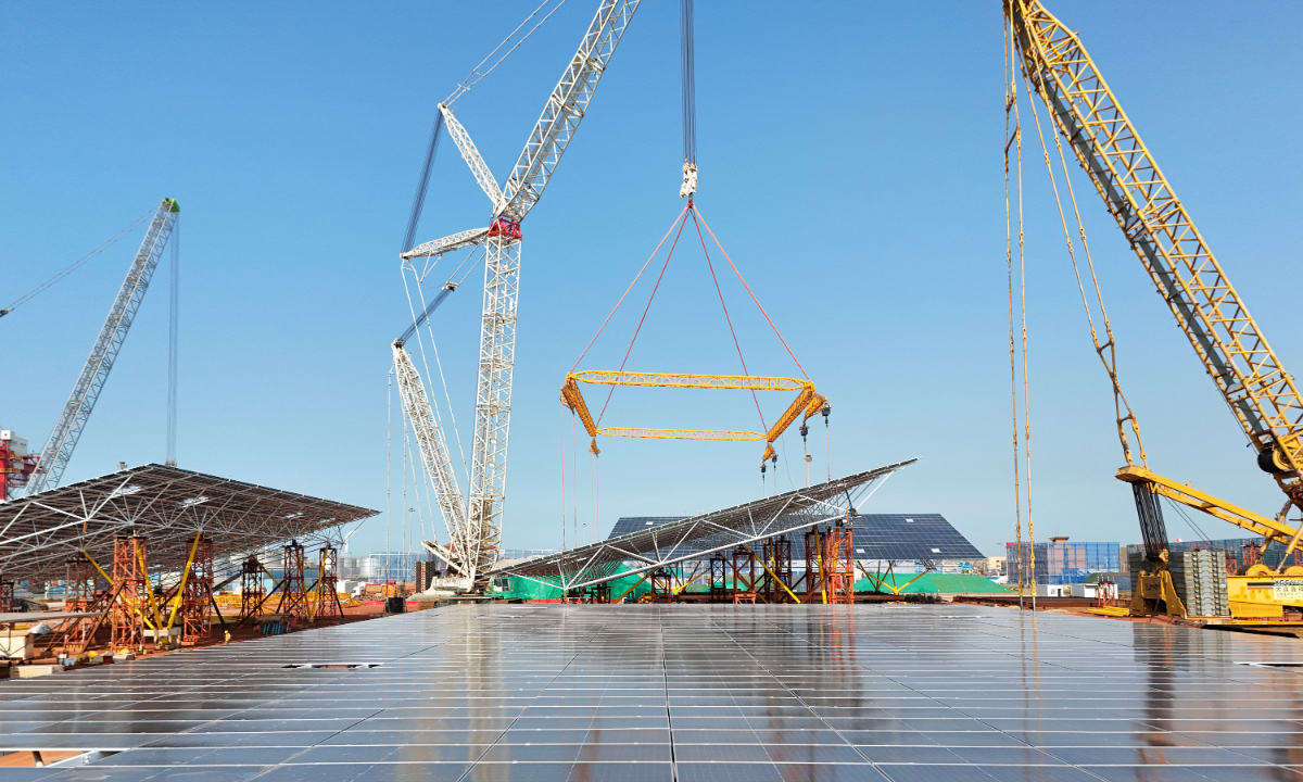 Cranes assemble a large steel truss for an offshore photovoltaic (PV) platform in Laizhou, East China's Shandong Province, on June 16, 2025. The trusses will be transported to the construction site of Guohua Investment Shandong HG14 Offshore 1-gigawatt Photovoltaic Project, the world's first gigawatt-class offshore PV project, funded by a subsidiary of CHN Energy. After full completion, the project will generate about 1.78 billion kilowatt-hours of clean electricity annually. Photo: VCG