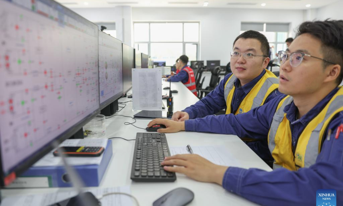 Maintenance workers monitor equipment operation via a smart partol system at the Yubei converter station of the Hami-Chongqing ±800 kV ultra-high voltage direct current transmission project, in southwest China's Chongqing Municipality, June 10, 2025. The State Grid Corporation of China on Tuesday announced the operation of the ±800 kV ultra-high voltage direct current transmission project linking eastern Xinjiang's Hami with southwest China's Chongqing Municipality.

This marks China's third major project to transmit electricity from energy-rich Xinjiang Uygur Autonomous Region to other parts of the country. (Xinhua/Huang Wei)