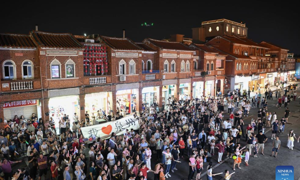 Tourists watch a performance at the historical center of Quanzhou, southeast China's Fujian Province, May 20, 2025. Located along the coastline of southeast China's Fujian Province, Quanzhou was one of the world's largest ports along the historic Maritime Silk Road, particularly in ancient China's Song Dynasty (960-1279) and Yuan Dynasty (1271-1368).
Spanning an area of about 6 square kilometers in Licheng District of Quanzhou, the historical center fully displays the profound and diverse culture of the city. (Xinhua/Jiang Kehong)